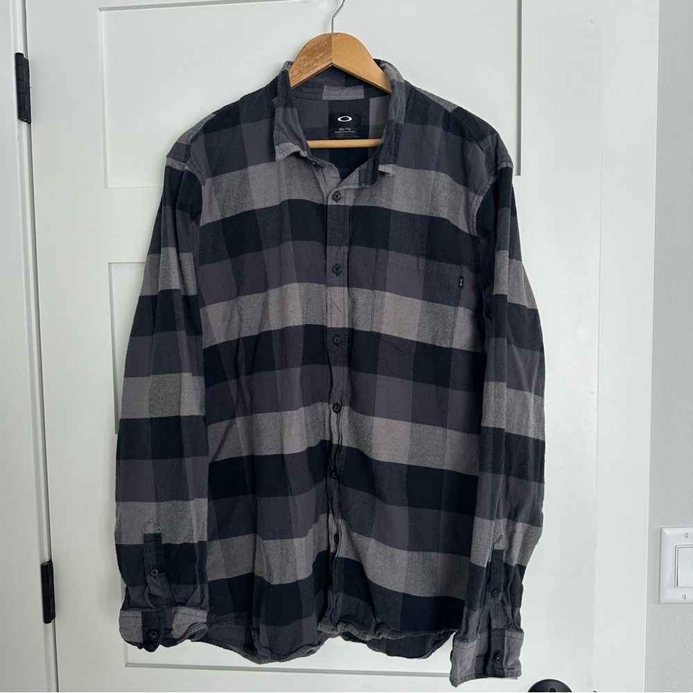 Oakley Men's Black & Gray Plaid Button-Up Shirt Size XXL
